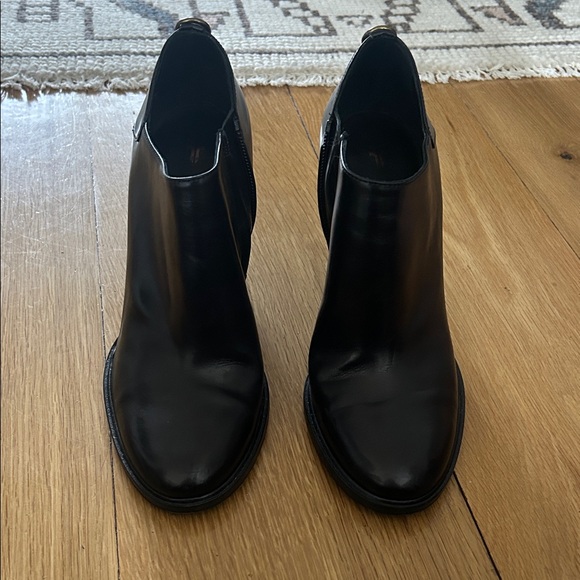 FRYE AND CO. Shoes - FRYE AND CO. Classic Black Ankle Boots